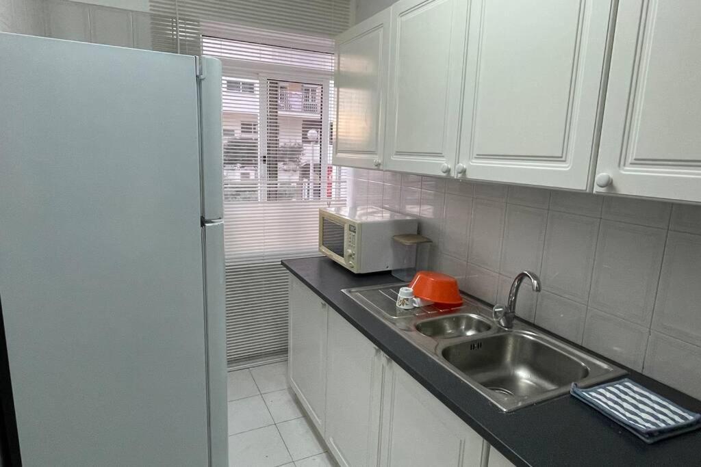 Blue - Beachfront Apartment อาร์มาซอง เด เปรา ภายนอก รูปภาพ